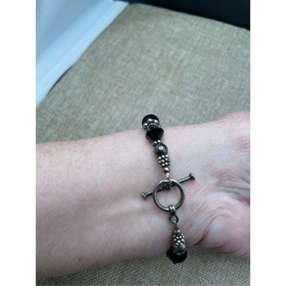 Vintage Geneva Womens Watch Black and Silver Beaded Band Working - Picture 7 of 8